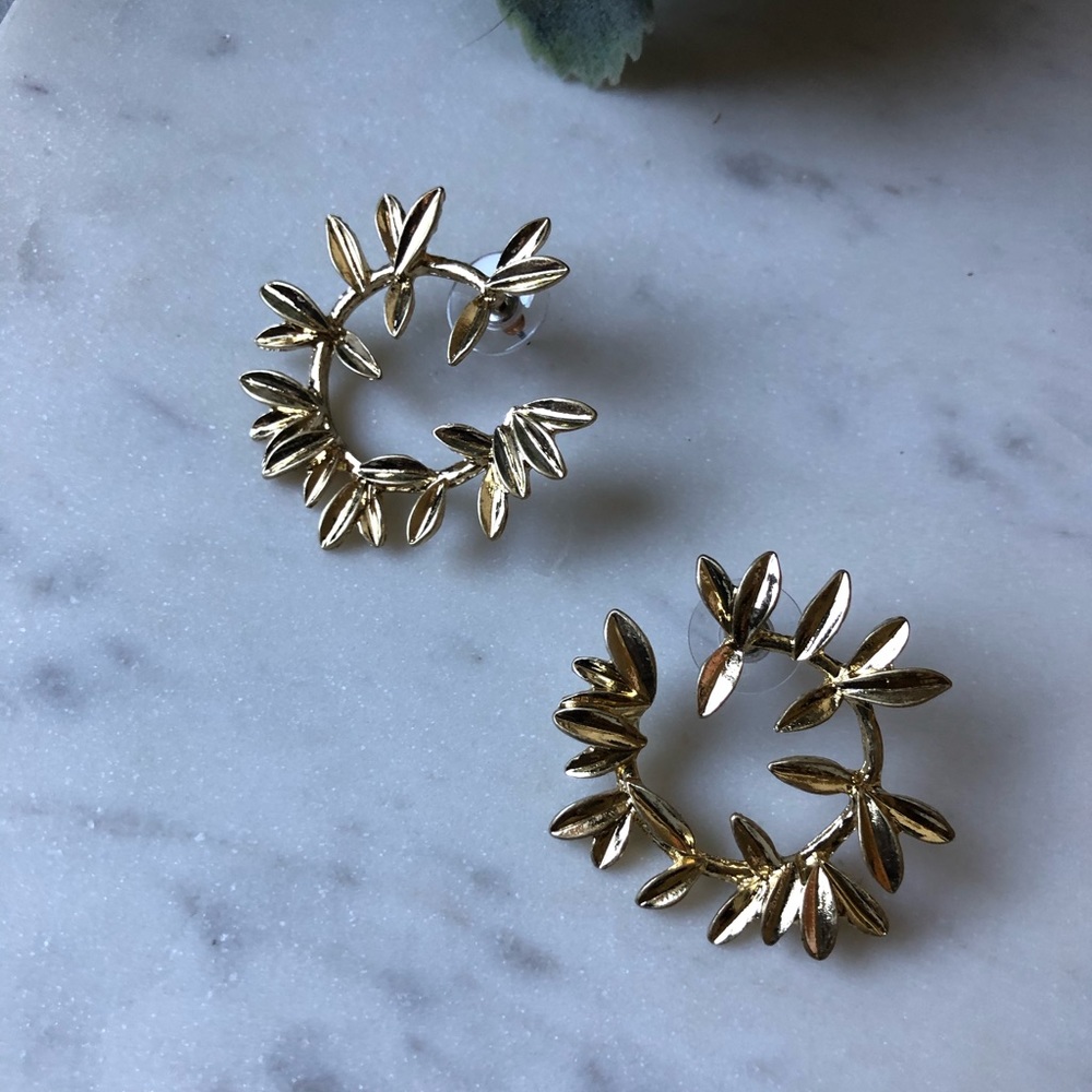 The Aria - Leafy Crescent Studs - Picture 4 of 6